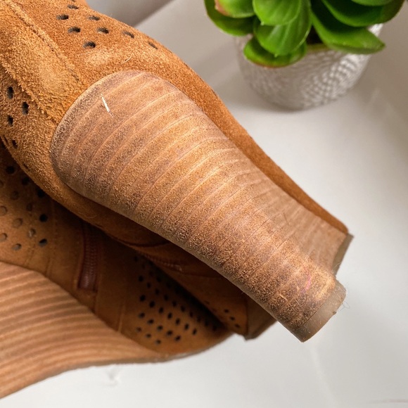 🍂 CARLOS SANTANA SUEDE LEATHER PERFORATED OPEN TOE WEDGE BOOTIES! - Picture 9 of 14